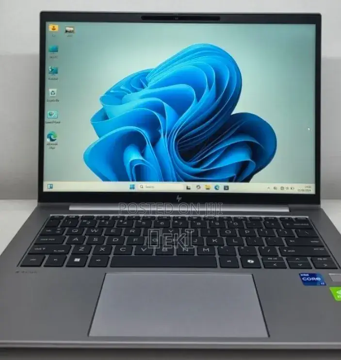 New Laptop HP ZBook Firefly G9 16GB Intel Core i7 SSD 512GB
