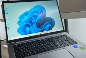 New Laptop HP ZBook Firefly G9 16GB Intel Core i7 SSD 512GB