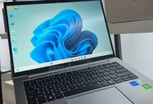 New Laptop HP ZBook Firefly G9 16GB Intel Core i7 SSD 512GB