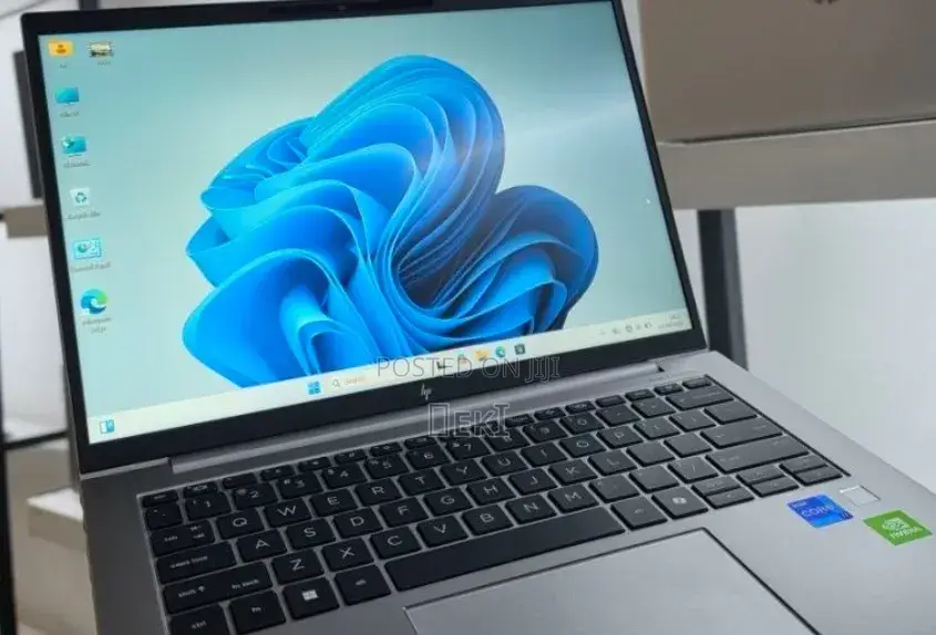 New Laptop HP ZBook Firefly G9 16GB Intel Core i7 SSD 512GB