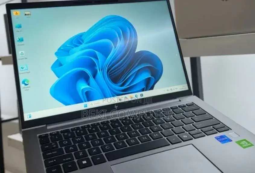 New Laptop HP ZBook Firefly G9 16GB Intel Core i7 SSD 512GB