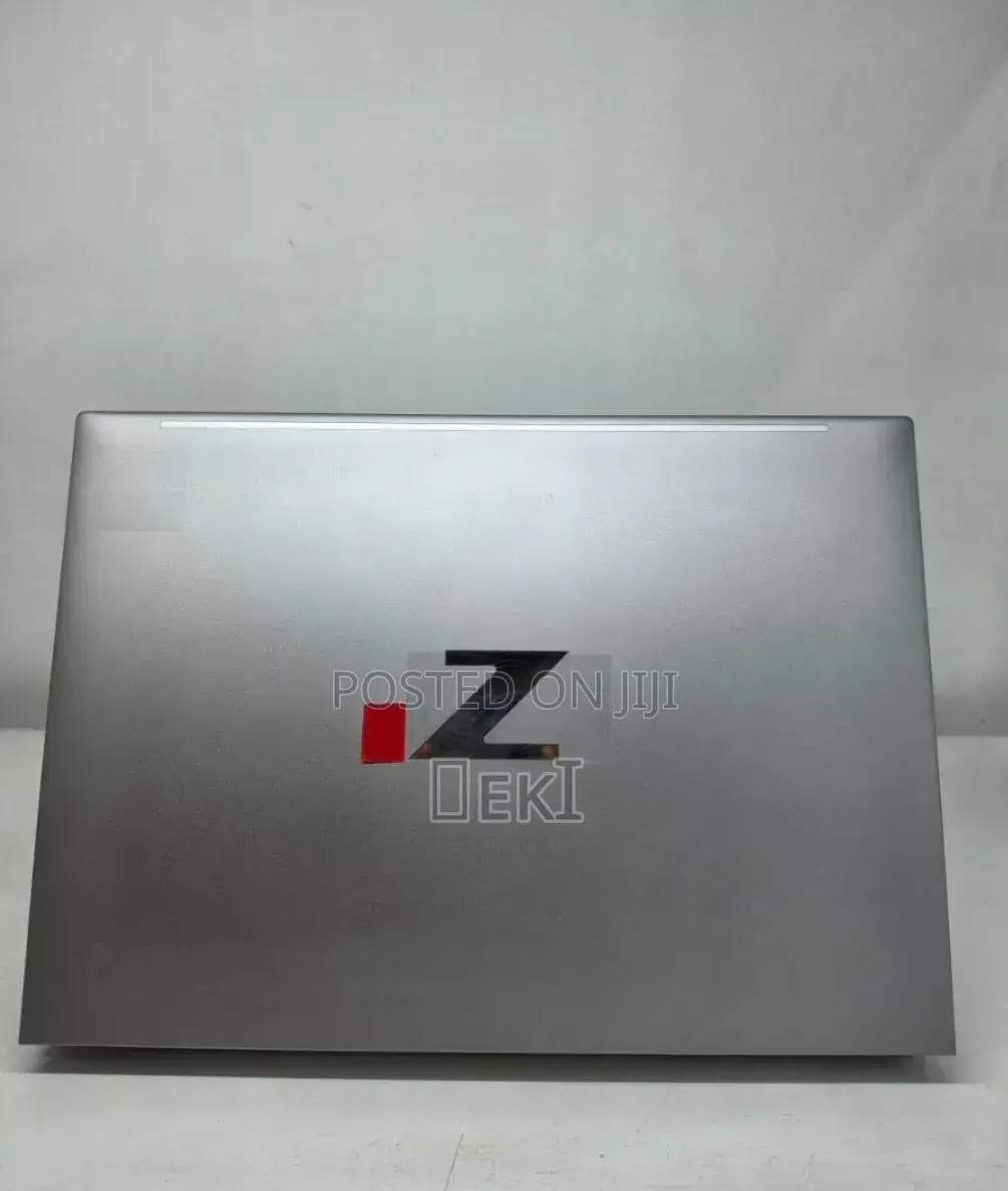 New Laptop HP ZBook Firefly G9 16GB Intel Core i7 SSD 512GB