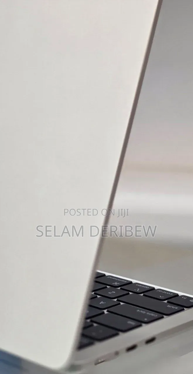 New Laptop Apple MacBook Air 2025 M4 16GB Apple M4 SSD 256GB
