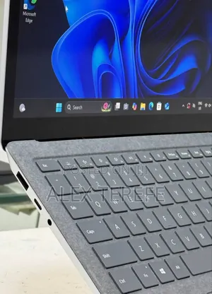 New Laptop Microsoft Surface Laptop 4 16GB Intel Core i7 SSD 512GB