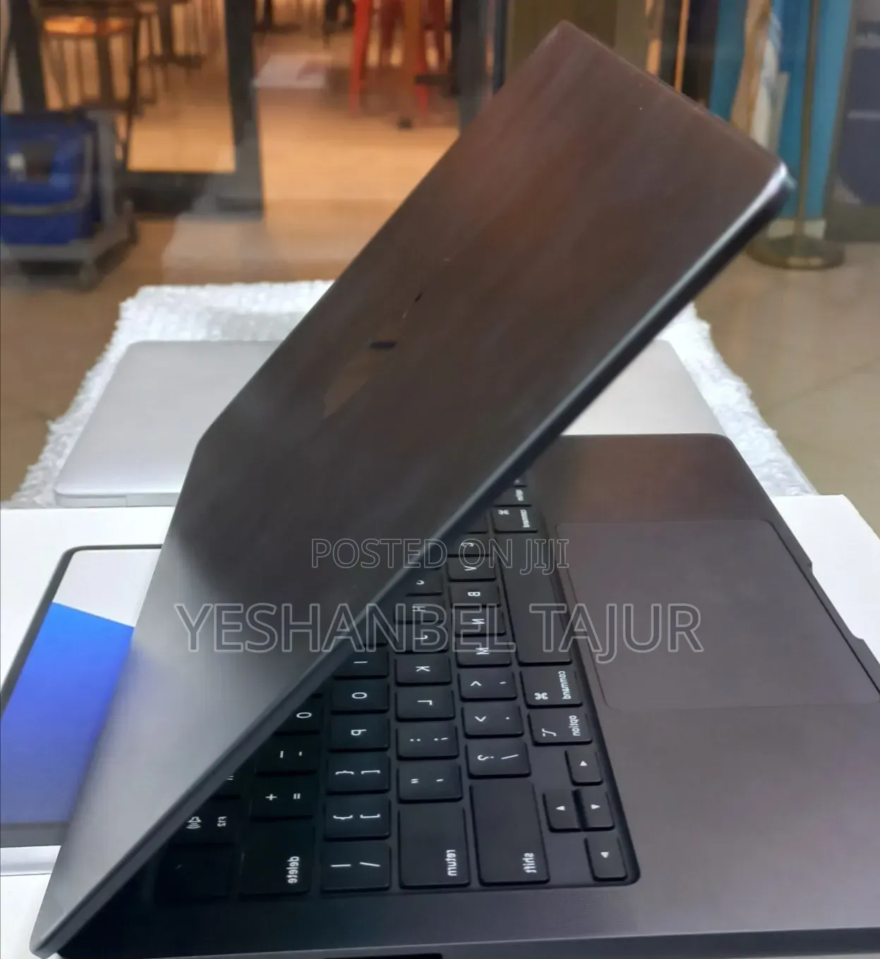 New Laptop Apple MacBook Pro 2025 M5 16GB Apple M5 Pro SSD 512GB