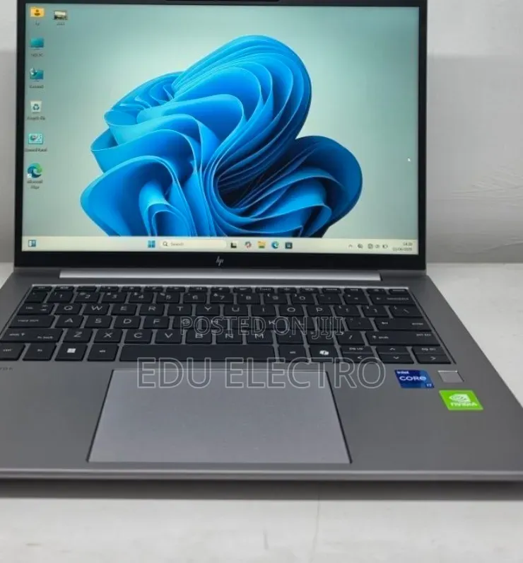 New Laptop HP ZBook Firefly G9 16GB Intel Core i7 SSD 512GB