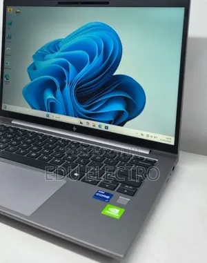 New Laptop HP ZBook Firefly G9 16GB Intel Core i7 SSD 512GB
