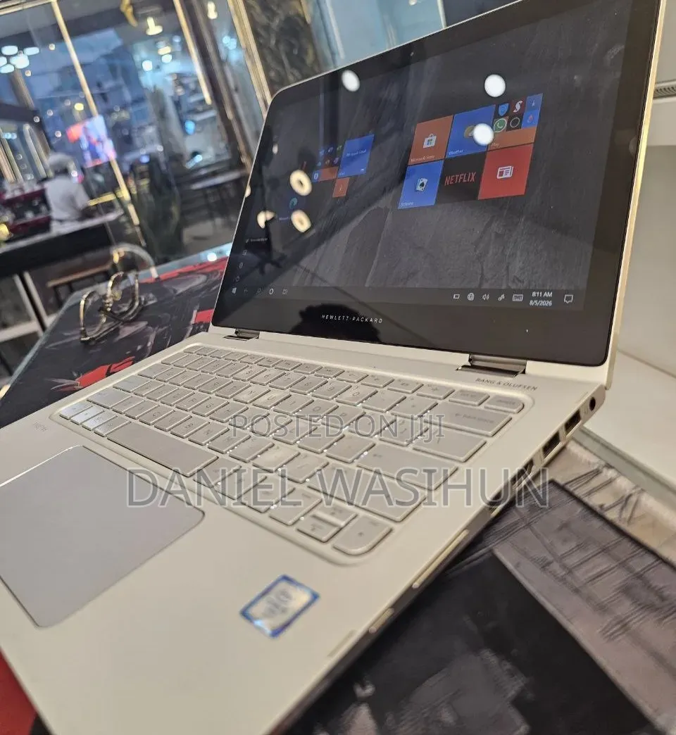 New Laptop HP Spectra 13 8GB Intel Core i5 SSD 256GB