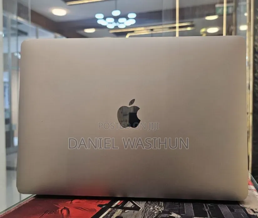 New Laptop Apple MacBook Pro 2020 M1 16GB Apple M1 Pro SSD 256GB