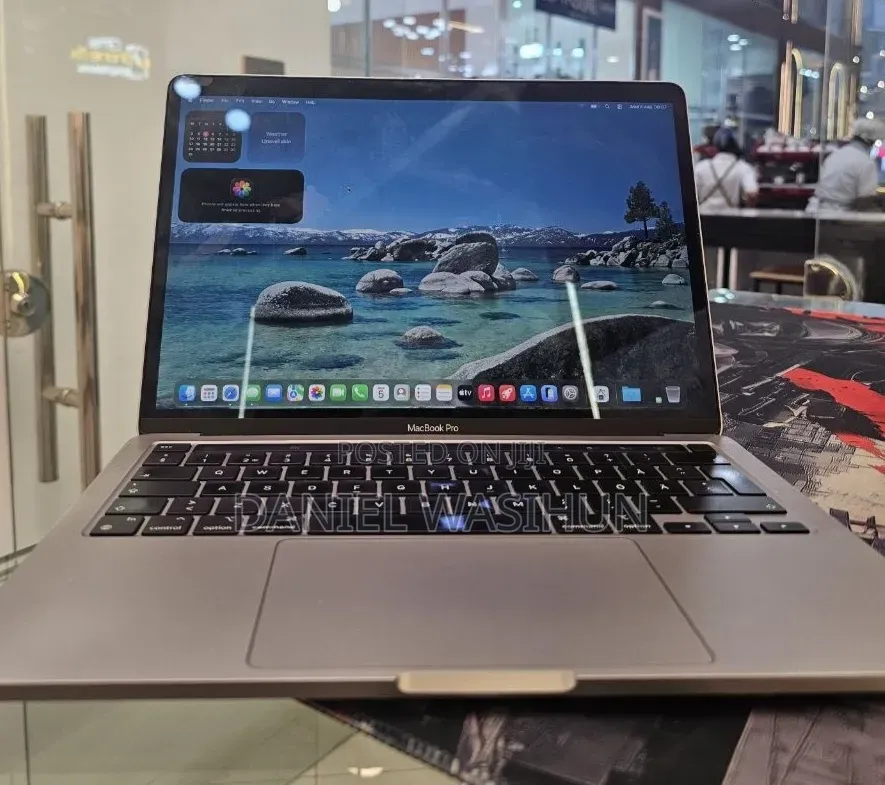 New Laptop Apple MacBook Pro 2020 M1 16GB Apple M1 Pro SSD 256GB