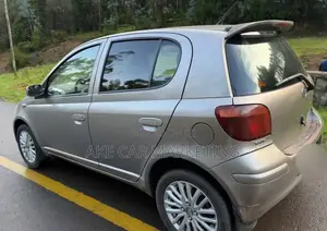 Toyota Vitz 2004 Silver