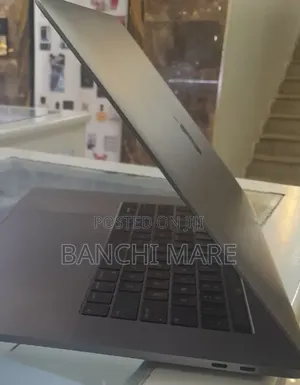 New Laptop Apple MacBook Pro 2018 16GB Intel Core i7 SSD 512GB