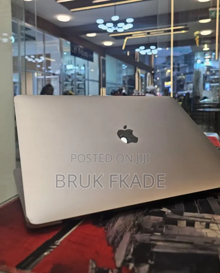 New Laptop Apple MacBook Pro 2021 M1 16GB Apple M1 Pro SSD 256GB