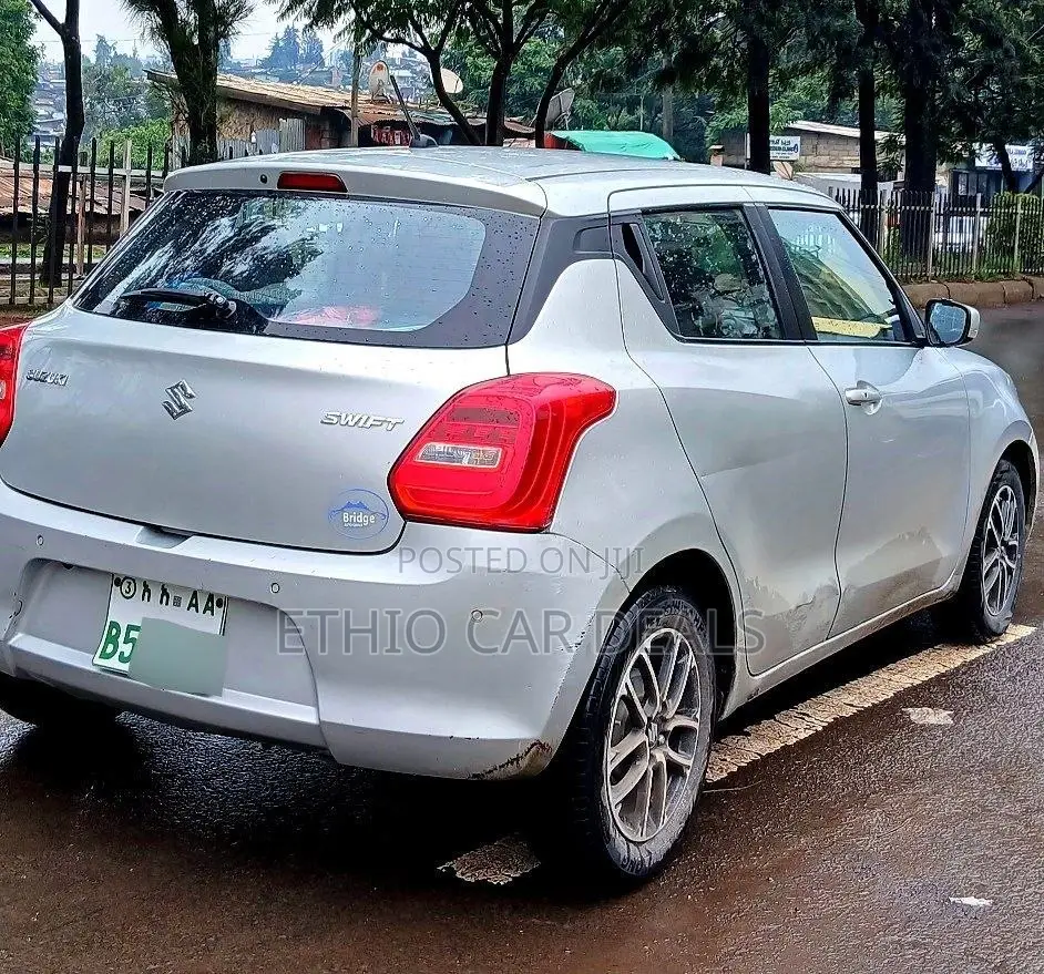Suzuki Swift 2022 Silver