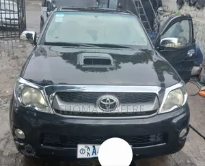 Toyota Hilux 2010 Black
