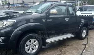 Toyota Hilux 2010 Black