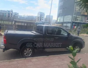 Toyota Hilux 2013 Gray