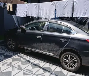 Toyota Yaris 2016 Gray
