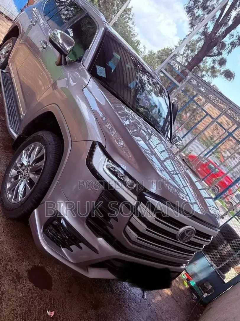 Toyota Land Cruiser 2023 Silver