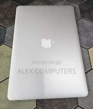 New Laptop Apple MacBook 8GB Intel Core i5 SSD 256GB