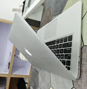 New Laptop Apple MacBook 8GB Intel Core i5 SSD 256GB