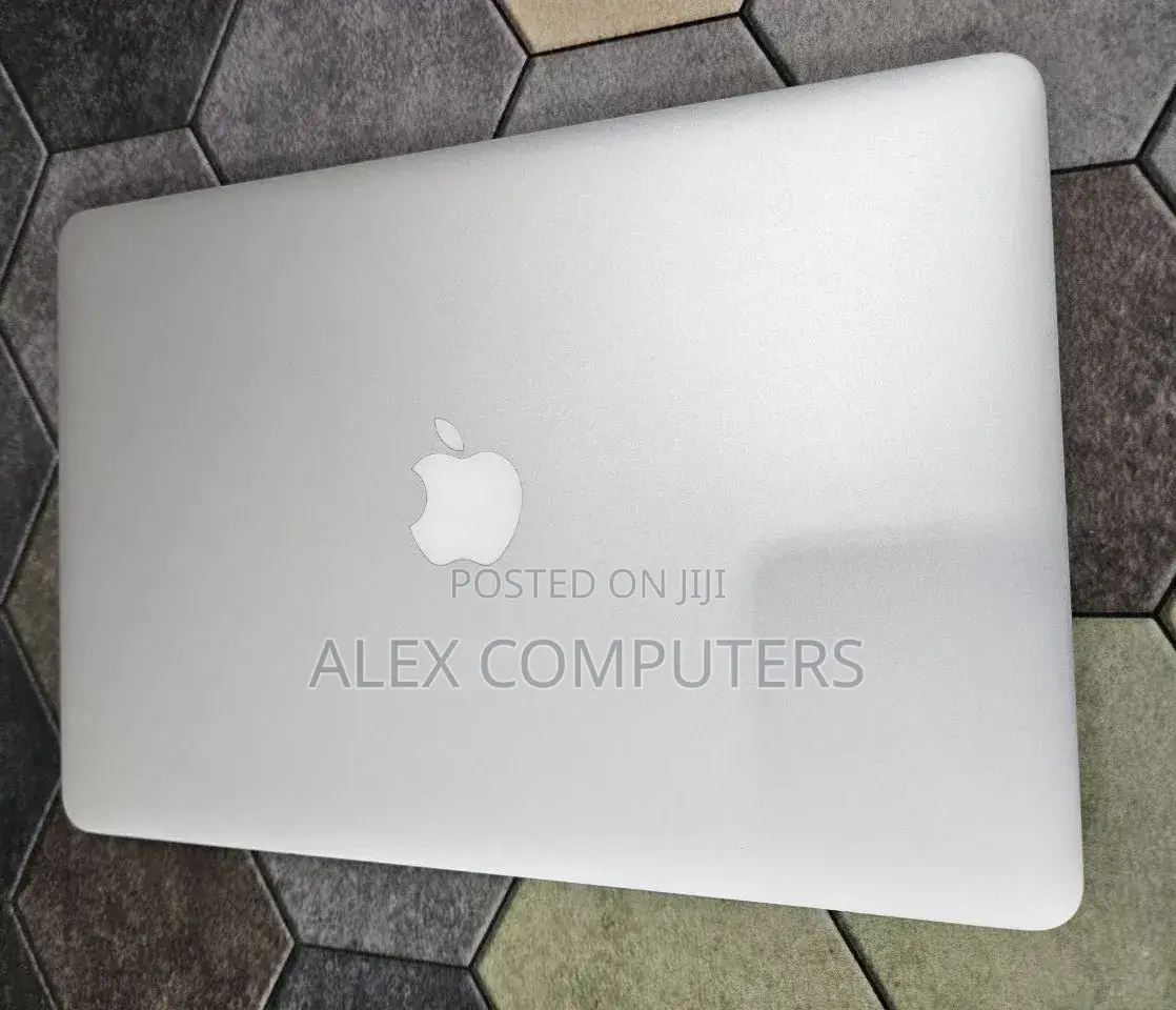 New Laptop Apple MacBook 8GB Intel Core i5 SSD 256GB