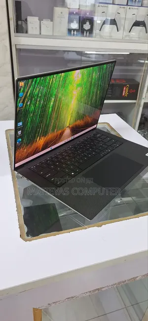 New Laptop Dell XPS 15 16GB Intel Core i7 SSD 512GB