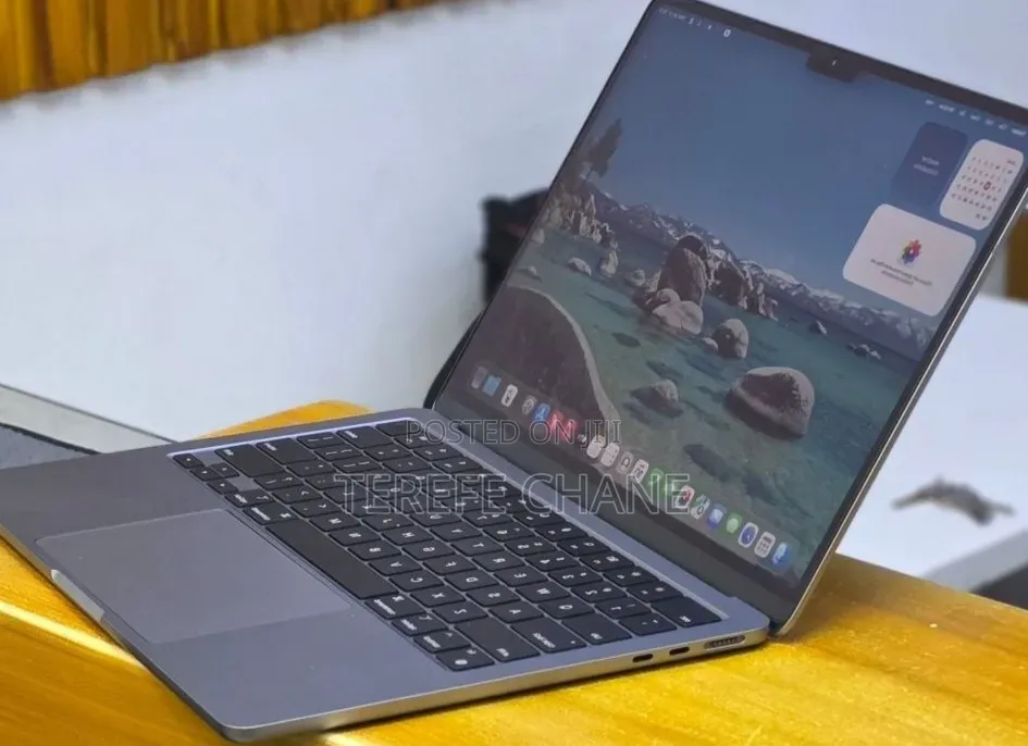 New Laptop Apple MacBook Air 2022 M2 8GB Apple M2 SSD 256GB