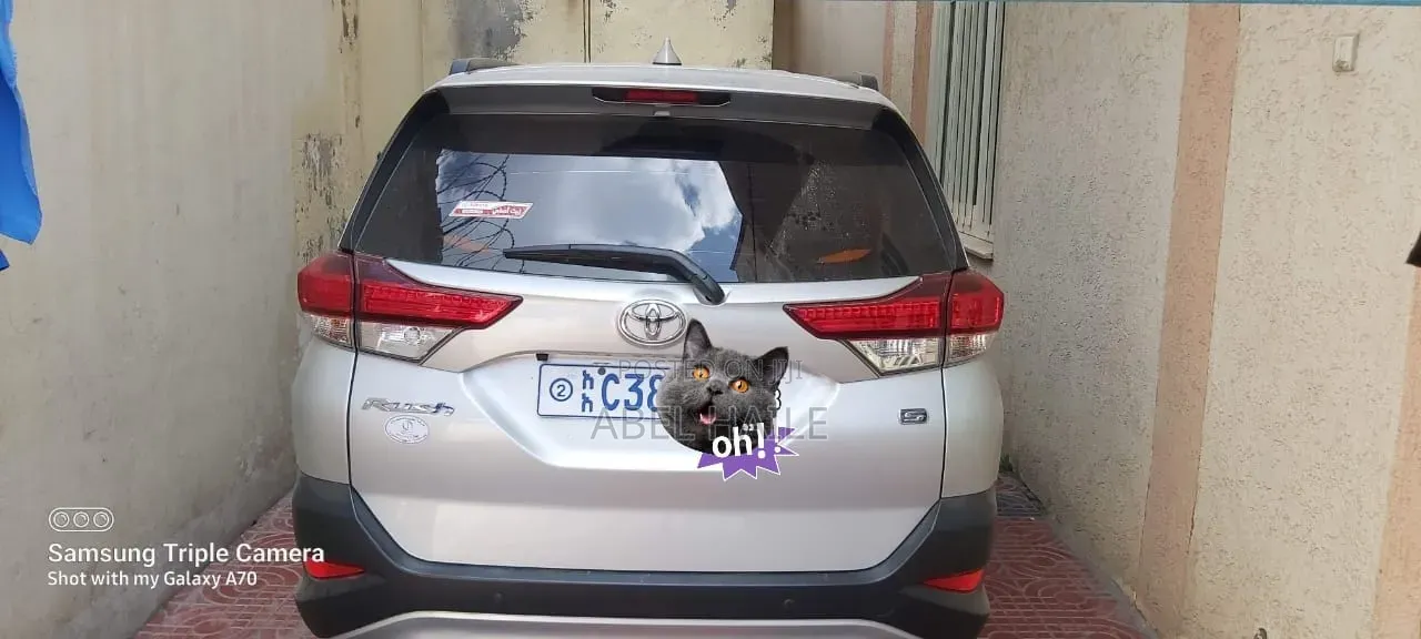 Toyota Rush 2023 Silver