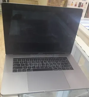 New Laptop Apple MacBook Pro 2018 16GB Intel Core i7 SSD 512GB