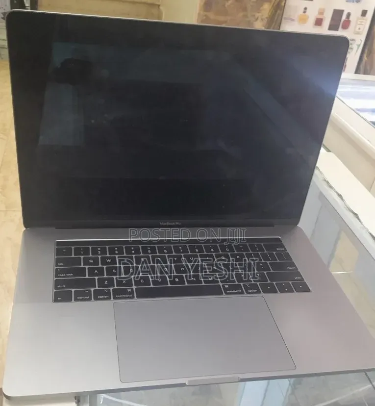 New Laptop Apple MacBook Pro 2018 16GB Intel Core i7 SSD 512GB