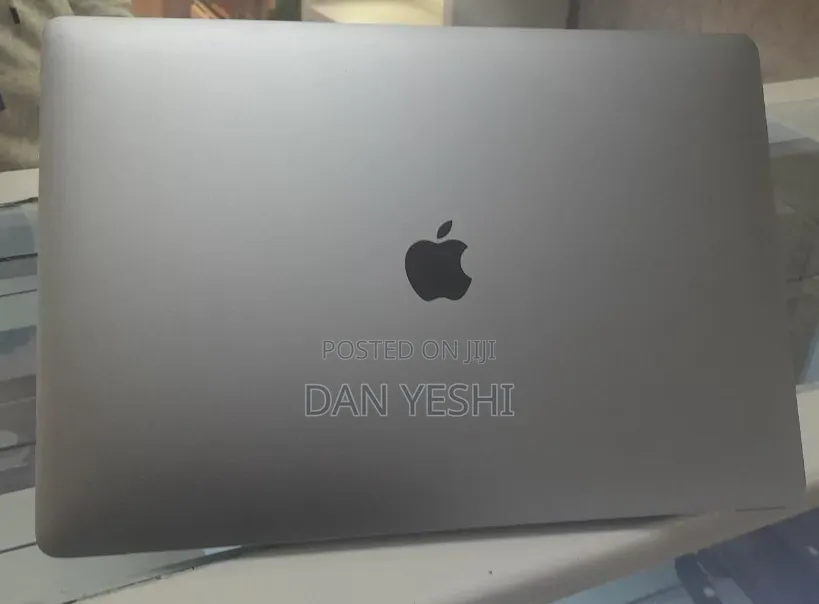 New Laptop Apple MacBook Pro 2018 16GB Intel Core i7 SSD 512GB
