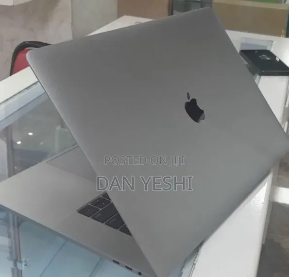 New Laptop Apple MacBook Pro 2018 16GB Intel Core i7 SSD 512GB