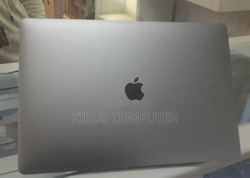 New Laptop Apple MacBook 2018 16GB Intel Core i7 SSD 512GB