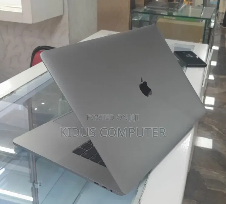 New Laptop Apple MacBook 2018 16GB Intel Core i7 SSD 512GB