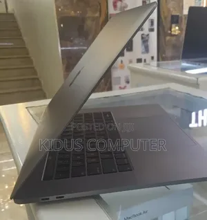 New Laptop Apple MacBook 2018 16GB Intel Core i7 SSD 512GB