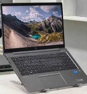 New Laptop HP ZBook Firefly G8 16GB Intel Core i5 SSD 512GB