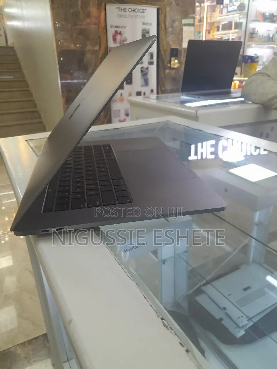 New Laptop Apple MacBook Pro 2018 16GB Intel Core i7 SSD 512GB