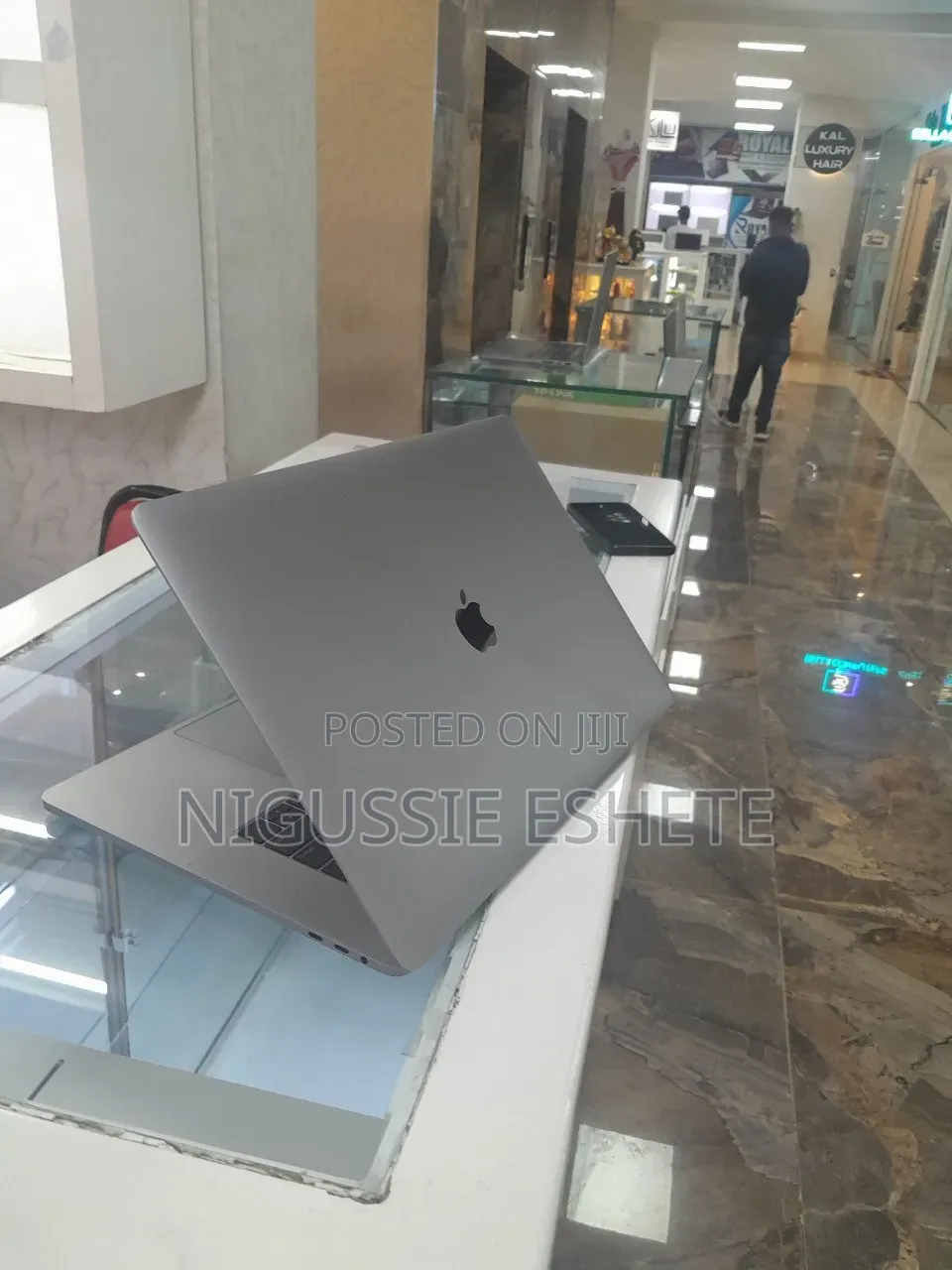 New Laptop Apple MacBook Pro 2018 16GB Intel Core i7 SSD 512GB