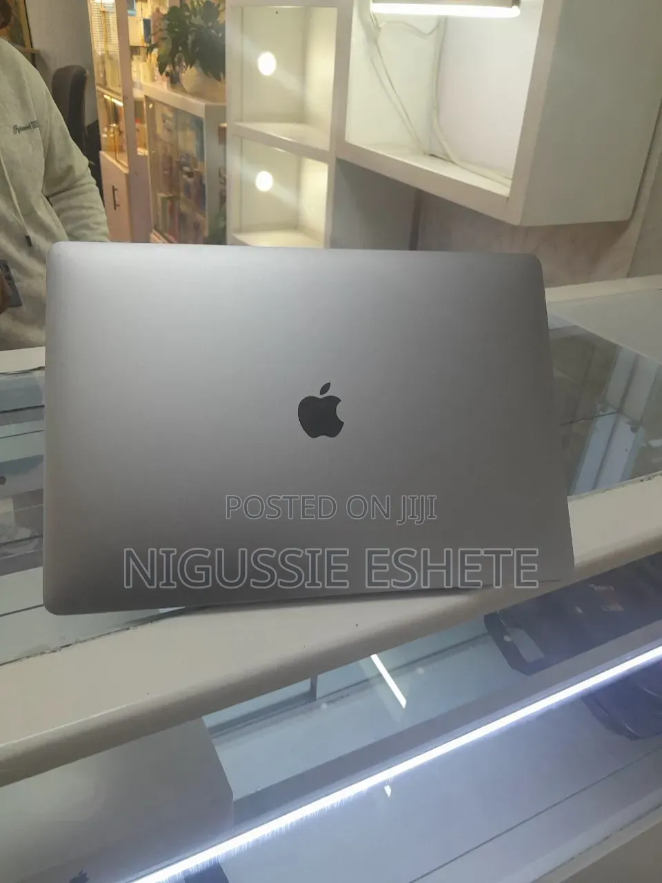 New Laptop Apple MacBook Pro 2018 16GB Intel Core i7 SSD 512GB