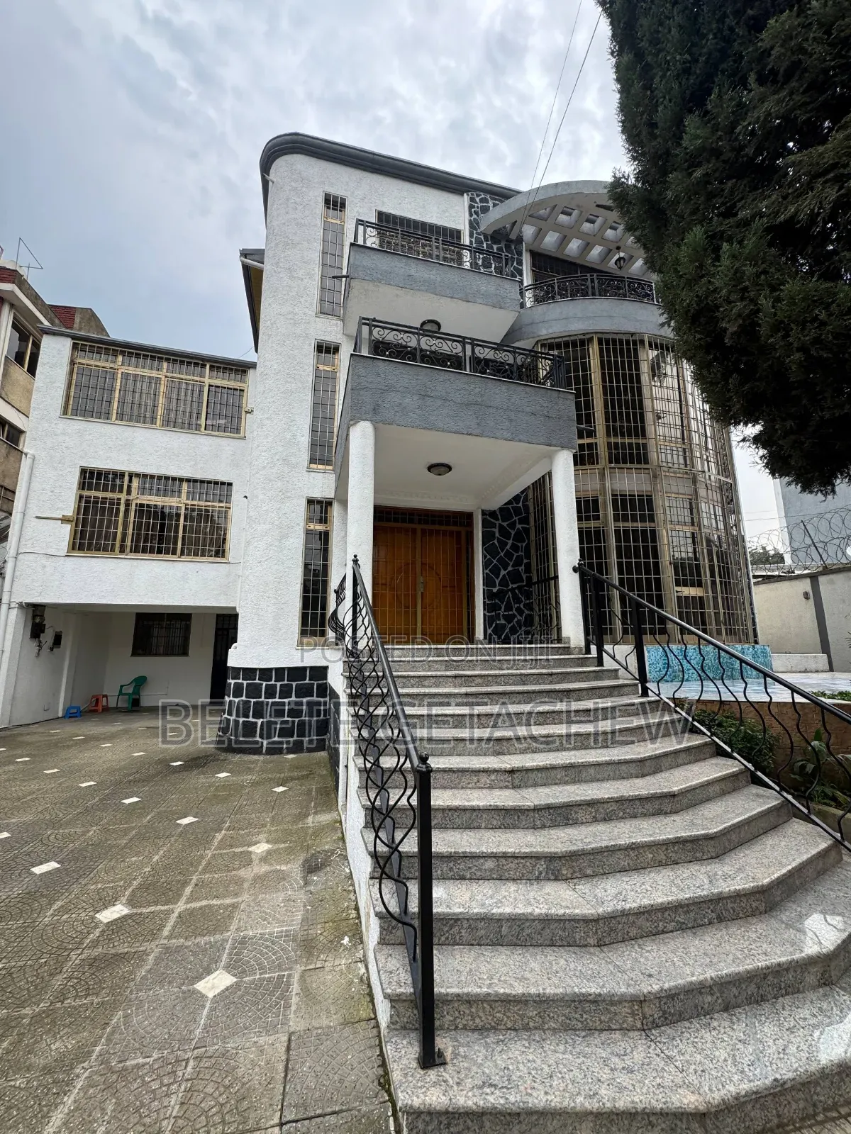 8bdrm House in British Embassy , Yeka for rent