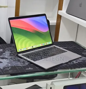 New Laptop Apple MacBook Pro 2019 16GB Intel Core i7 SSD 256GB
