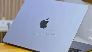 New Laptop Apple MacBook Air 2022 M2 8GB Apple M2 SSD 256GB