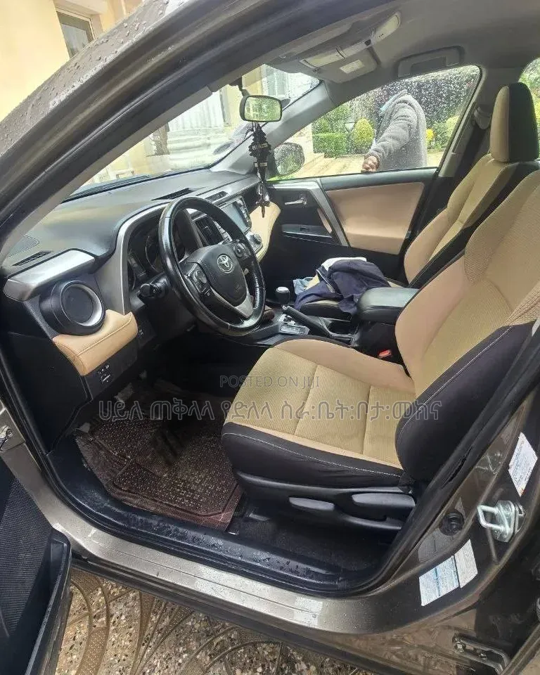 Toyota RAV4 2017 Pink