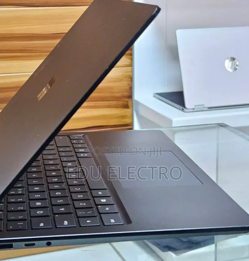 New Laptop Microsoft Surface 16GB Intel Core i7 SSD 256GB