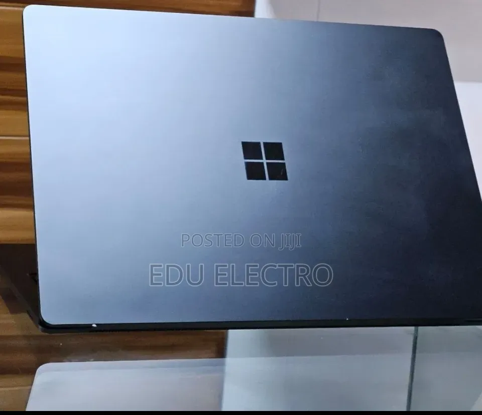 New Laptop Microsoft Surface 16GB Intel Core i7 SSD 256GB