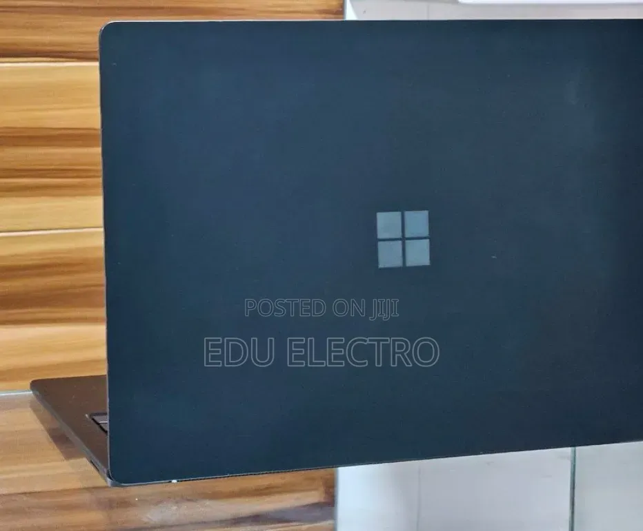 New Laptop Microsoft Surface 16GB Intel Core i7 SSD 256GB