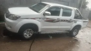 Toyota Hilux 2011 Off white