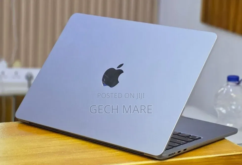 New Laptop Apple MacBook Air 2022 M2 8GB Intel SSD 256GB