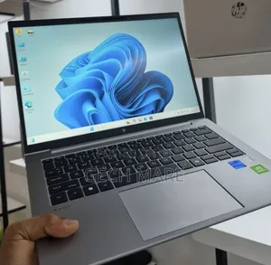 New Laptop HP ZBook Firefly G9 16GB Intel Core i7 SSD 512GB